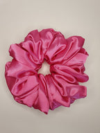 Evee| Satin Scrunchie Pink
