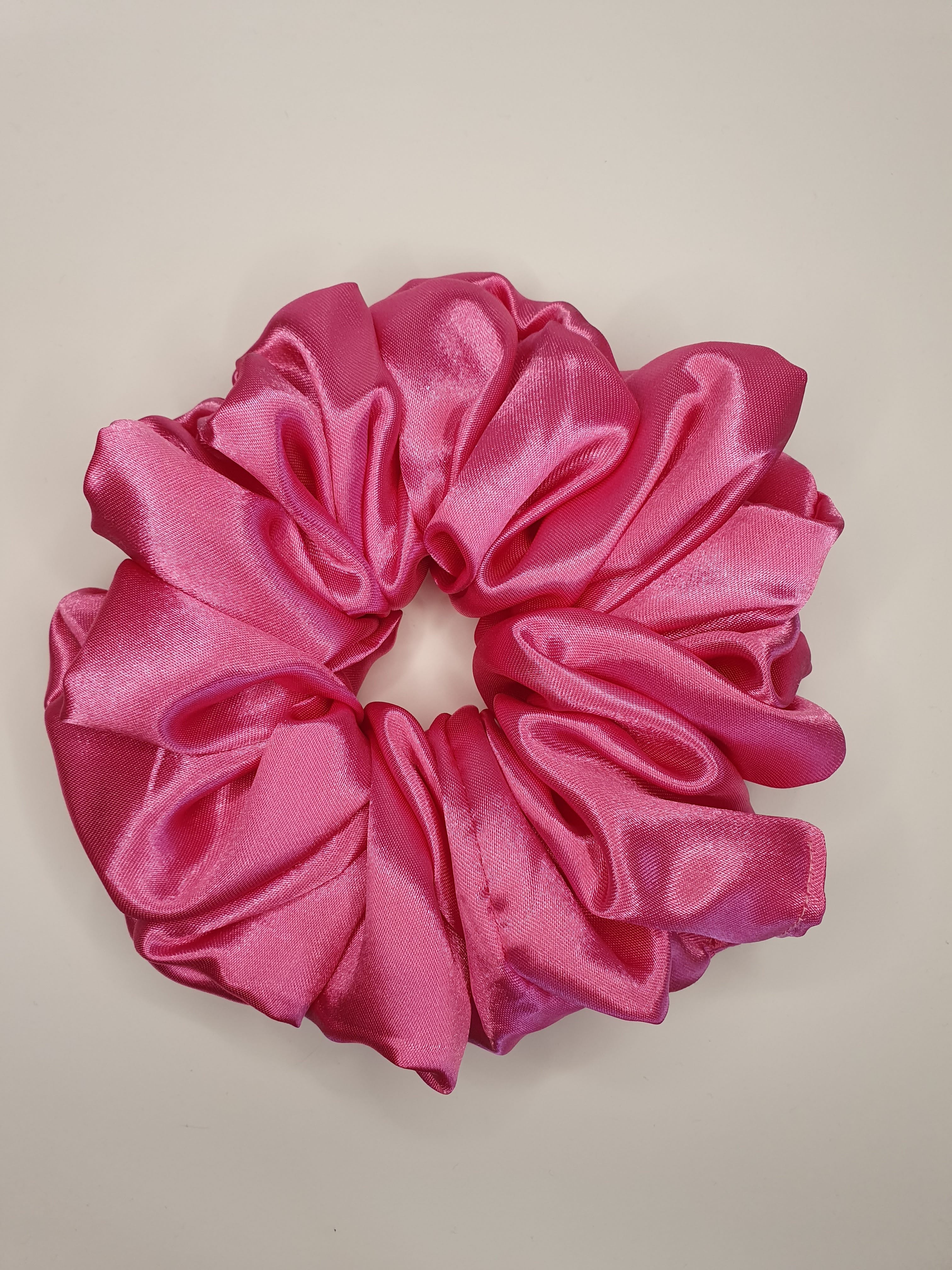 Evee| Satin Scrunchie Pink