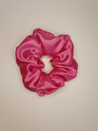 Evee| Satin Scrunchie Pink