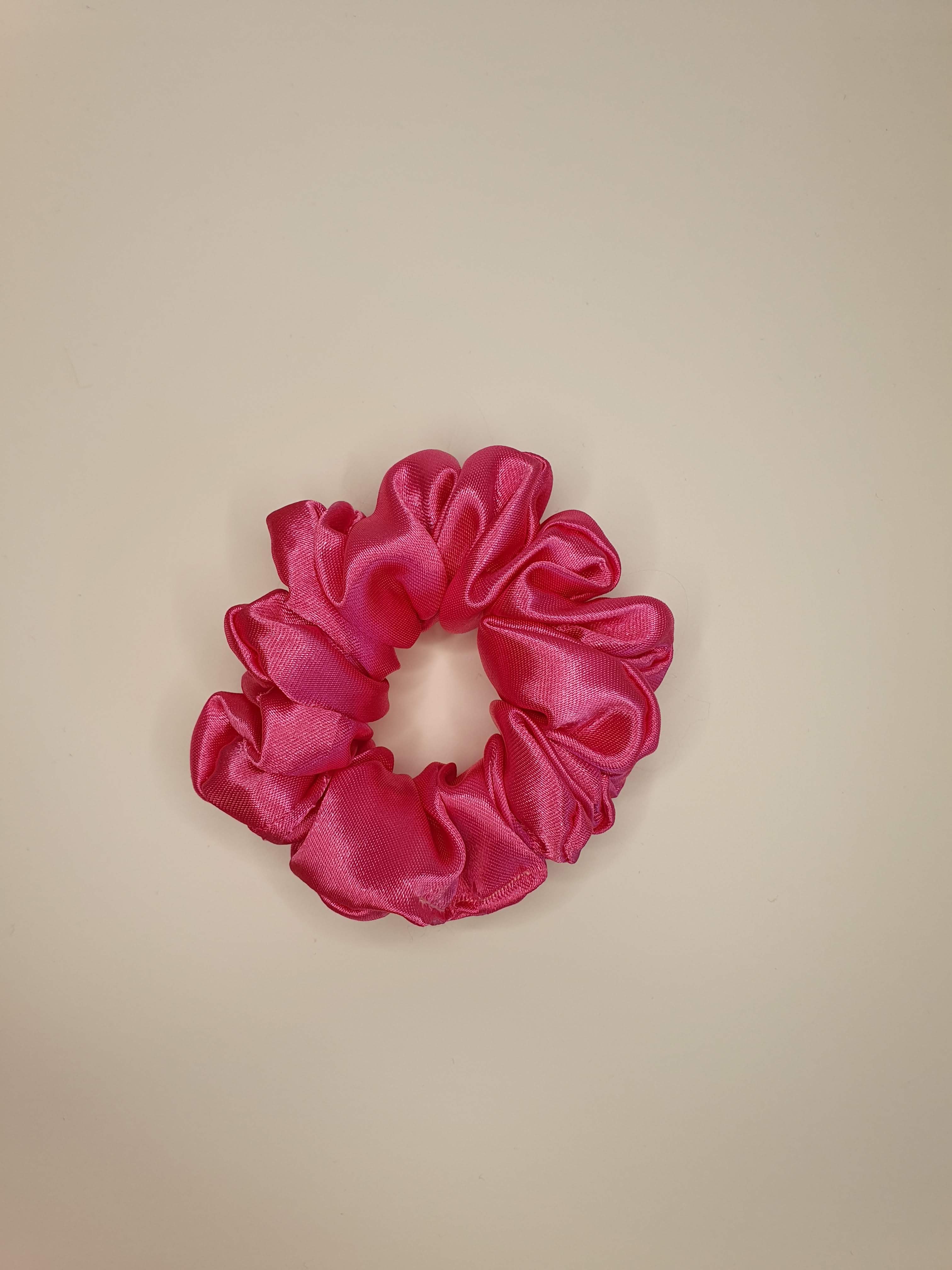 Evee| Satin Scrunchie Pink