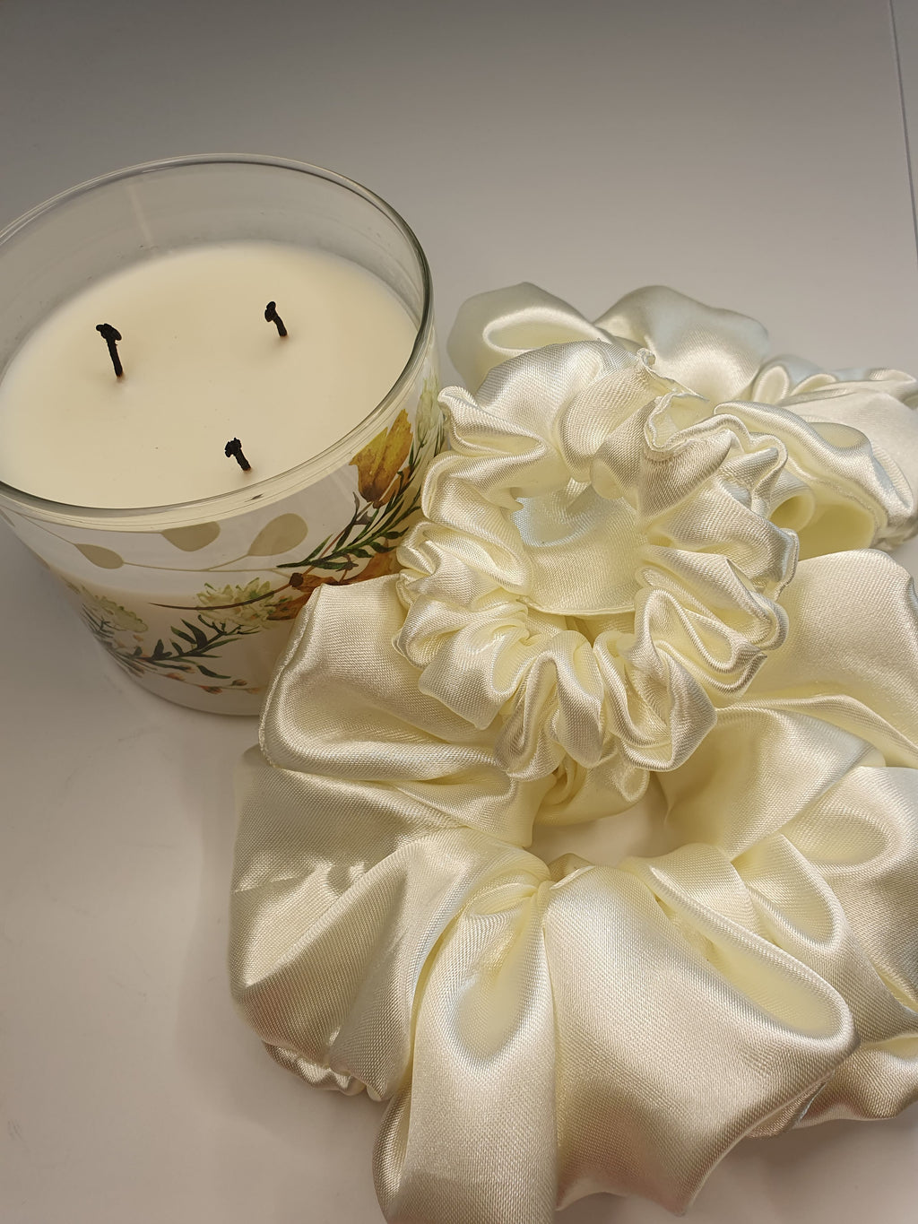 Bonnie| Satin Scrunchie Creme White