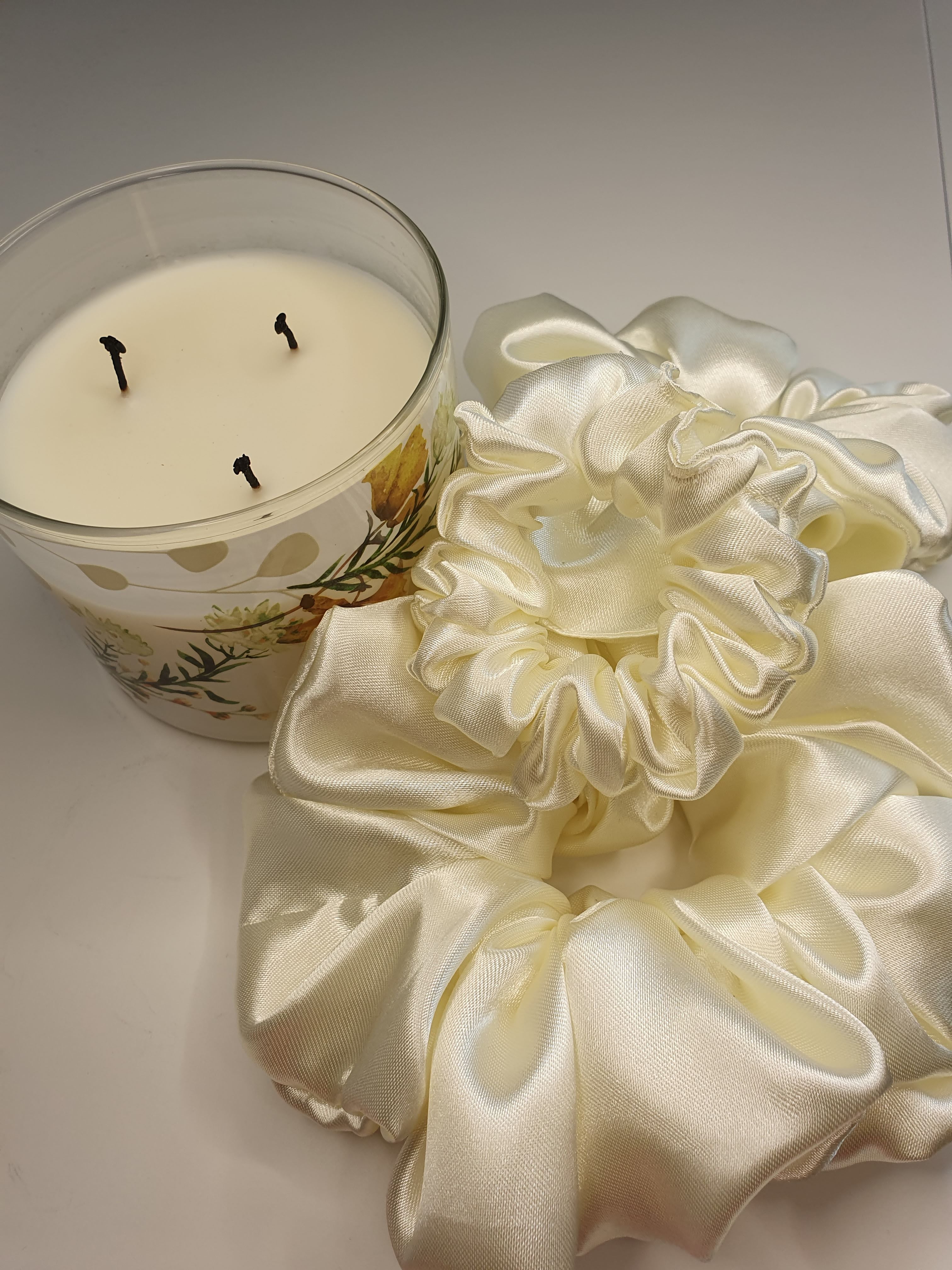 Bonnie| Satin Scrunchie Creme White