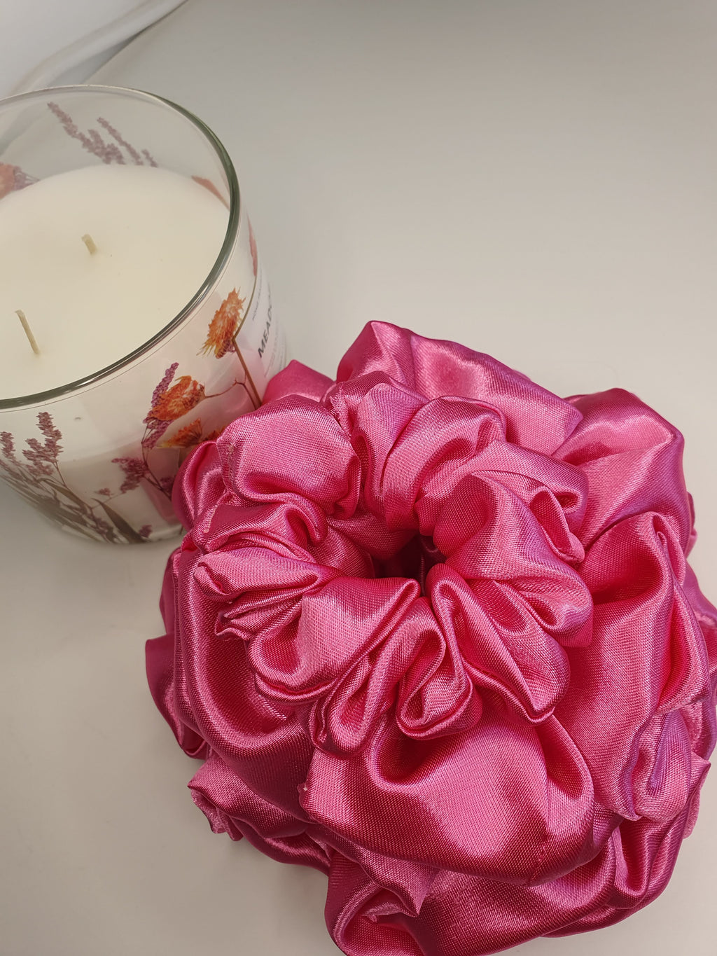 Evee| Satin Scrunchie Pink