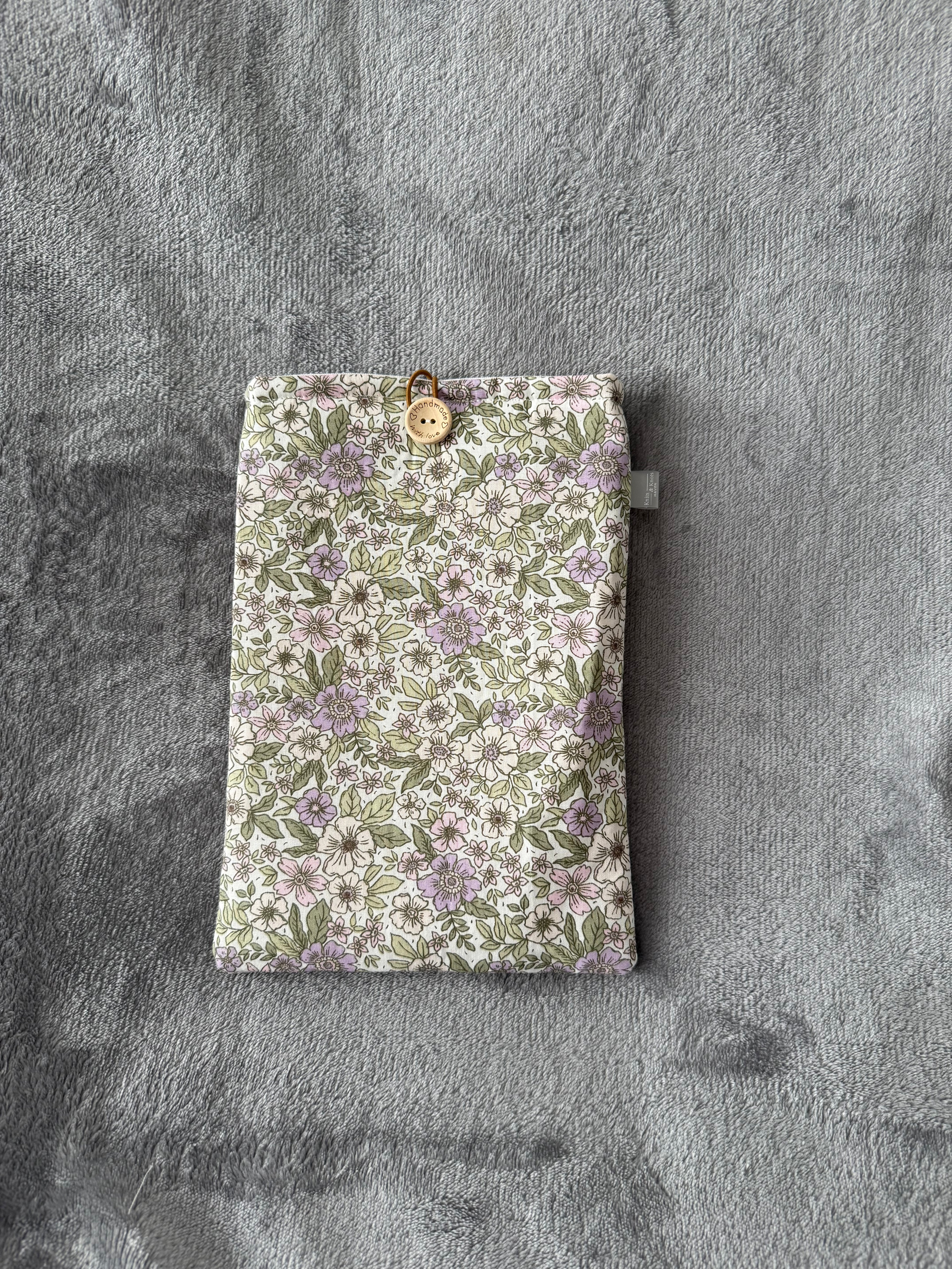 Cottage Core | Book sleeve