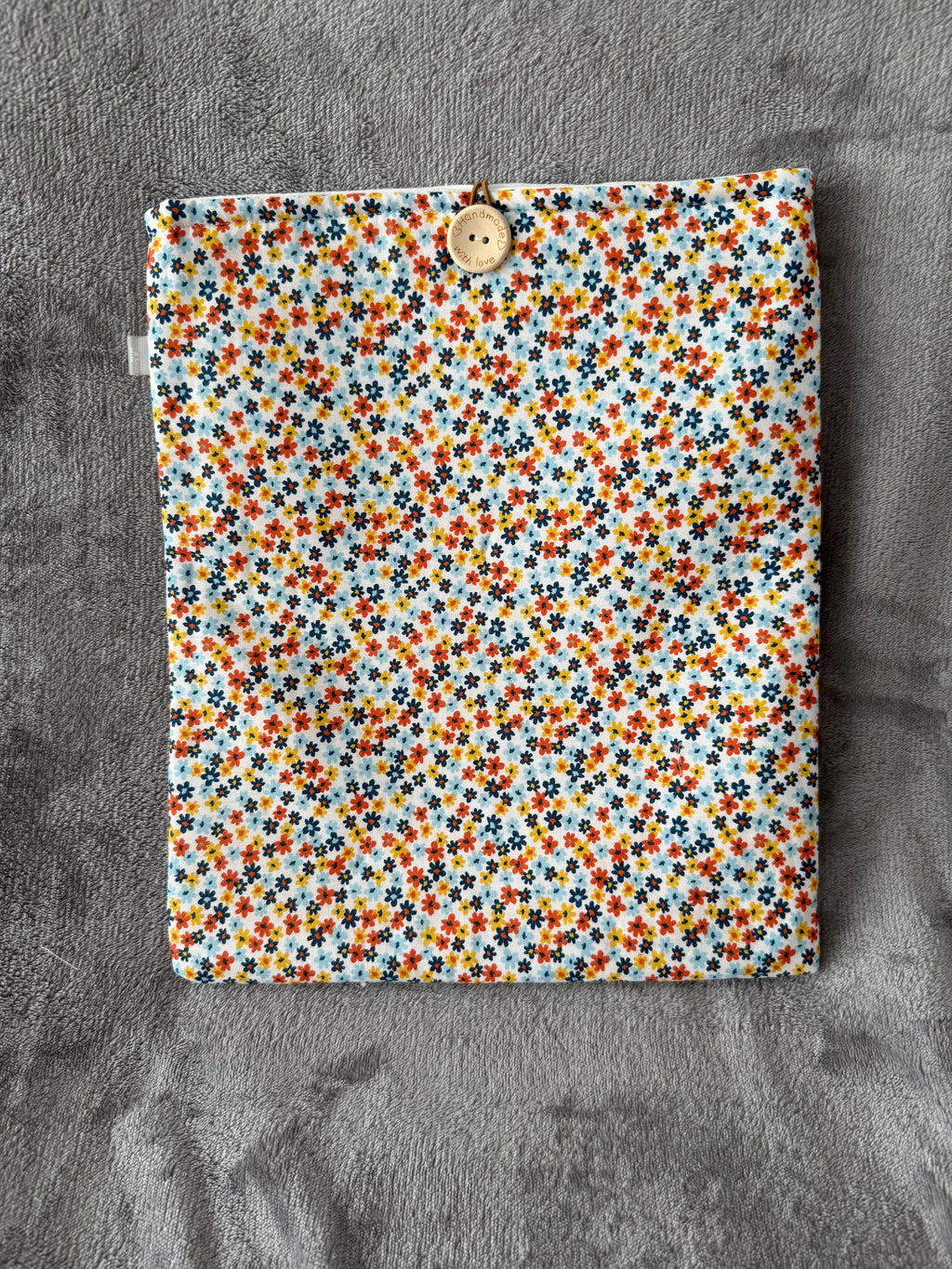 Tiny Bloom | Book sleeve