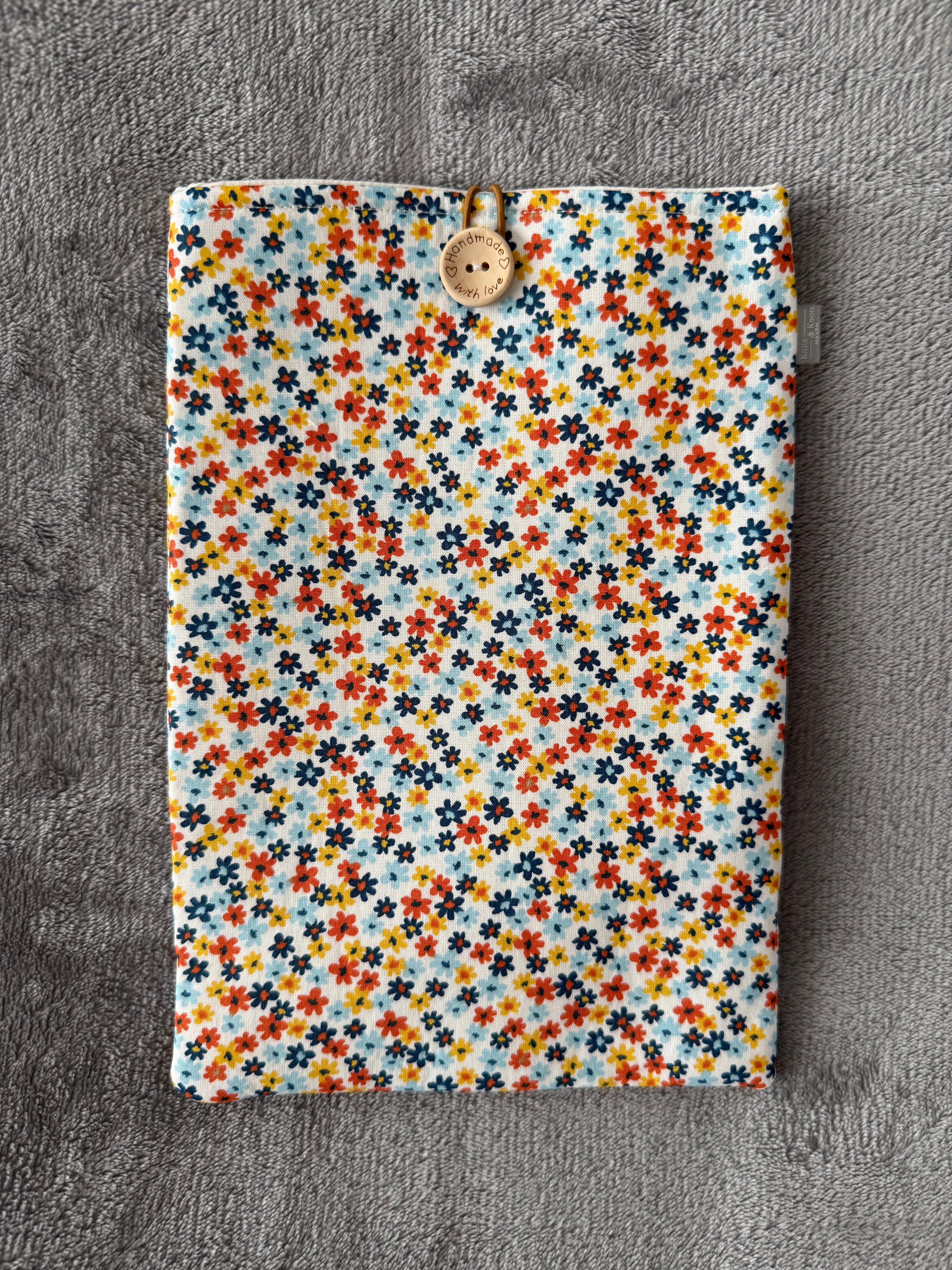 Tiny Bloom | Book sleeve